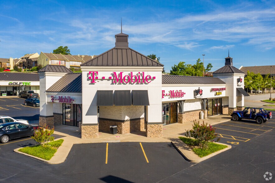 Primary Photo Of 6022-6028 S Memorial Dr, Tulsa Unknown For Lease