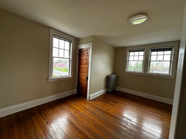 More Photos Of 1918 Carlisle Rd, York Office Residential For Sale