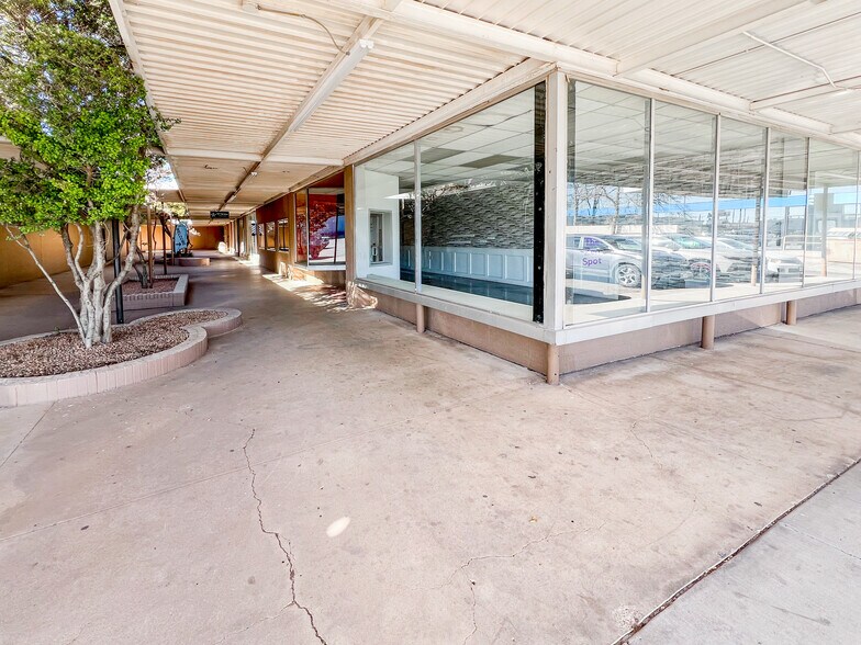 More Photos Of 1000-1108 N Midkiff Rd, Midland Unknown For Lease