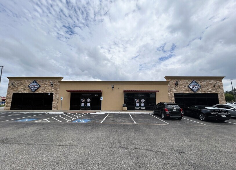 More Photos Of 211-265 W FM-1960, Houston Unknown For Lease