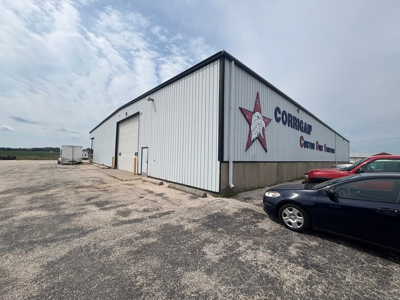 Primary Photo Of 4424 Dickinson Rd, De Pere Warehouse For Sale