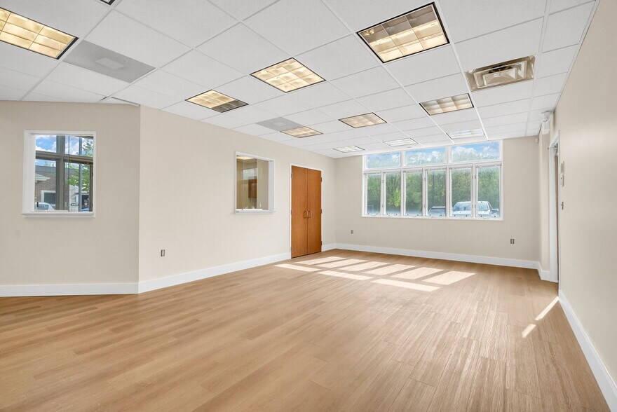 More Photos Of 19725 Allen Rd, Brownstown Twp Medical For Lease