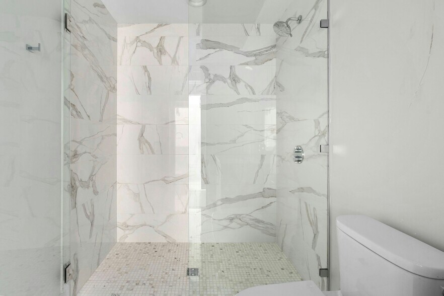 More Photos Of 8001 Circuit of the Americas Blvd, Del Valle Showroom For Sale