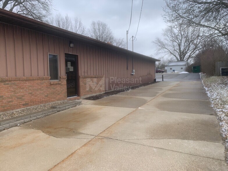 More Photos Of 2561 S Arlington Rd, Akron Office For Sale
