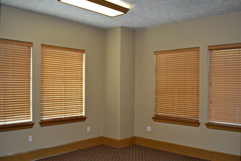 More Photos Of 1801-1805 Hinkle Dr, Denton Medical For Lease