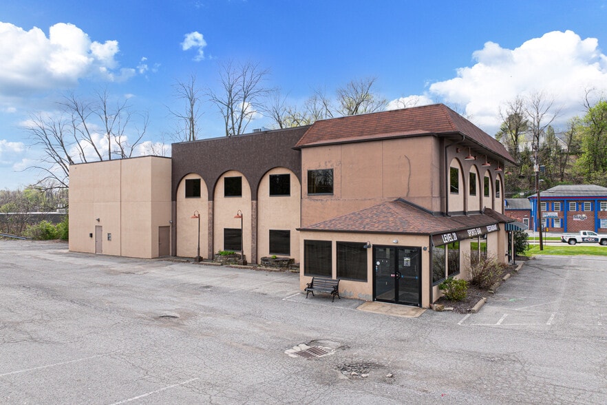 More Photos Of 1033 Mayfair Dr, Bethel Park Freestanding For Sale
