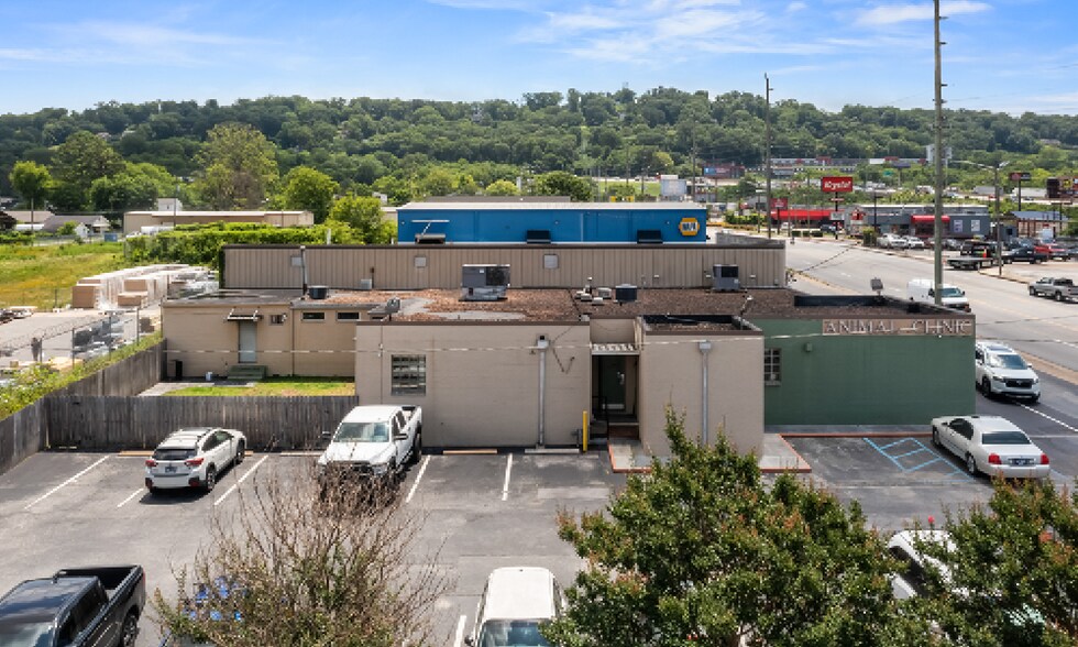 More Photos Of 2223 E 23rd St, Chattanooga Veterinarian Kennel For Sale