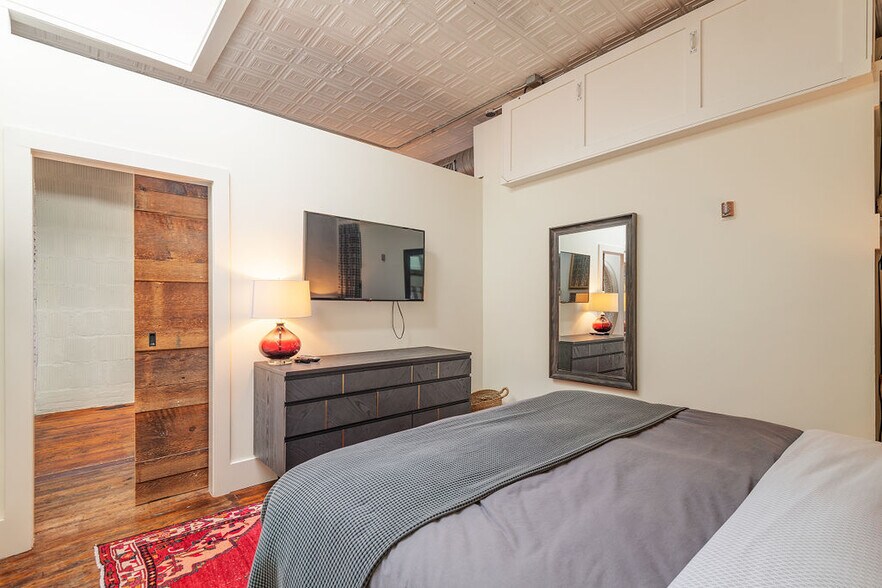 More Photos Of 33 Carolina Ln, Asheville Office For Sale