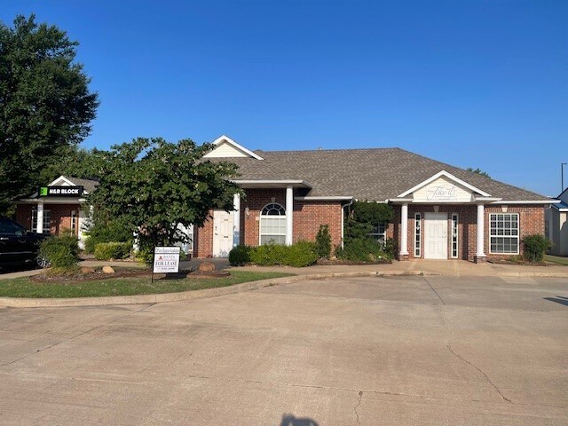 1106 E State Hwy 152  