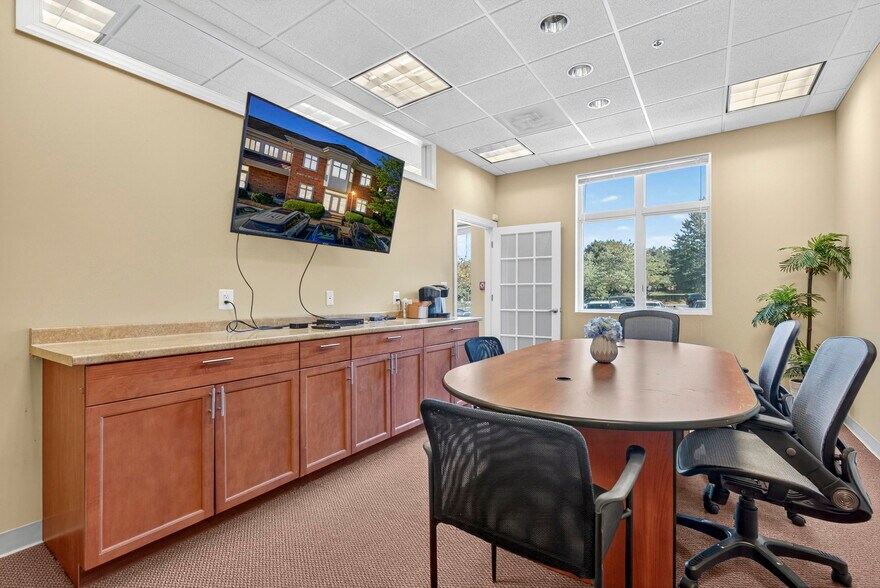 More Photos Of 46165 Westlake Dr, Sterling Medical For Sale