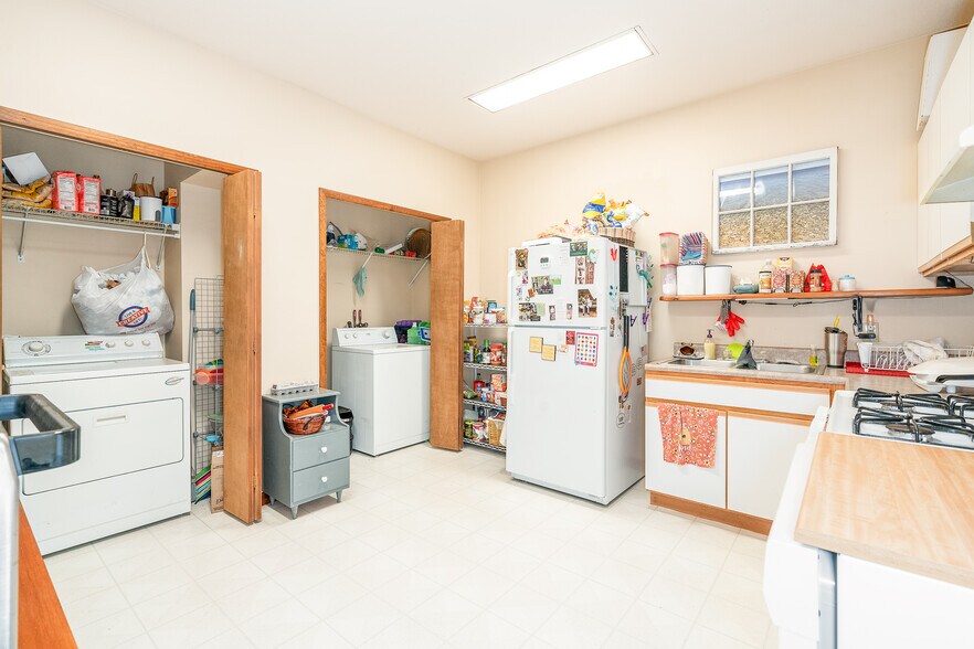 More Photos Of 503 E Russell Rd, Tecumseh Specialty For Sale