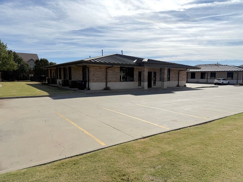 More Photos Of 520 Pointe Parkway Blvd, Yukon Medical For Sale