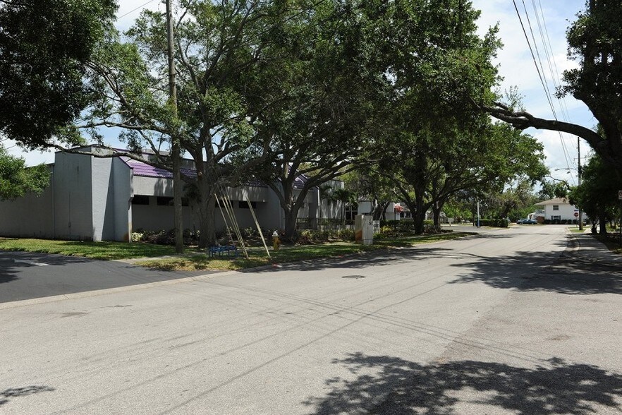 More Photos Of 1365 Hamlet Ave, Clearwater Flex For Lease