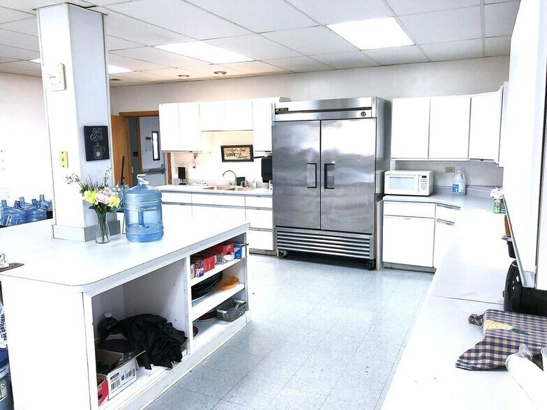 More Photos Of 14832 W 163rd St, Homer Glen Religious Facility For Lease