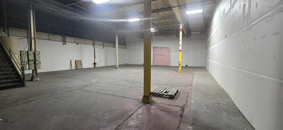 More Photos Of 165 S Platt St, Albion Town Orleans Warehouse For Lease