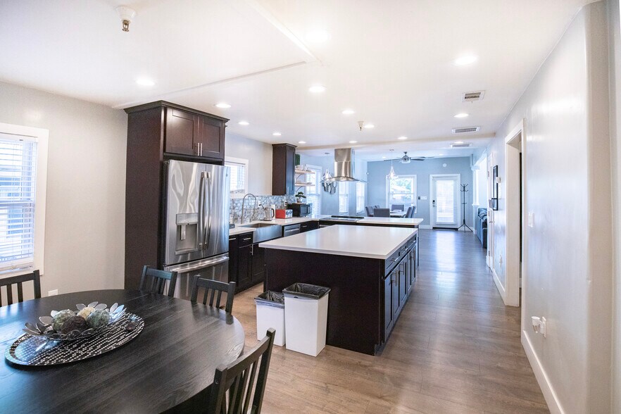 More Photos Of 4322 4th Ave, Sacramento Office Residential For Sale