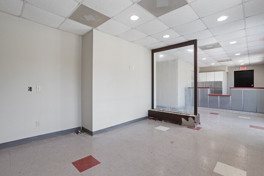 More Photos Of 282 Lameuse St, Biloxi Office For Sale