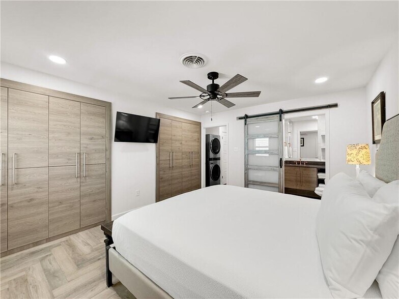 More Photos Of 1601 Ocean Dr, Corpus Christi Apartments For Sale