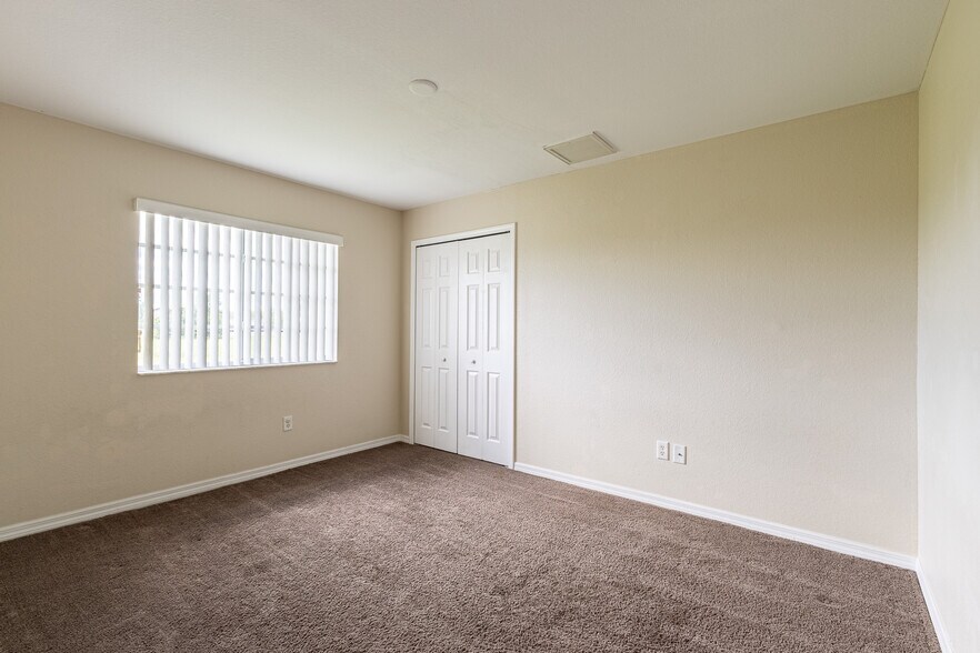 More Photos Of 717 SE 8th St, Cape Coral Apartments For Sale