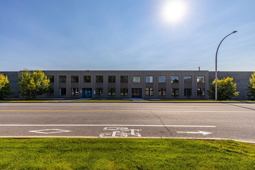 More Photos Of 2300 Rue Cohen, Montréal Warehouse For Sale
