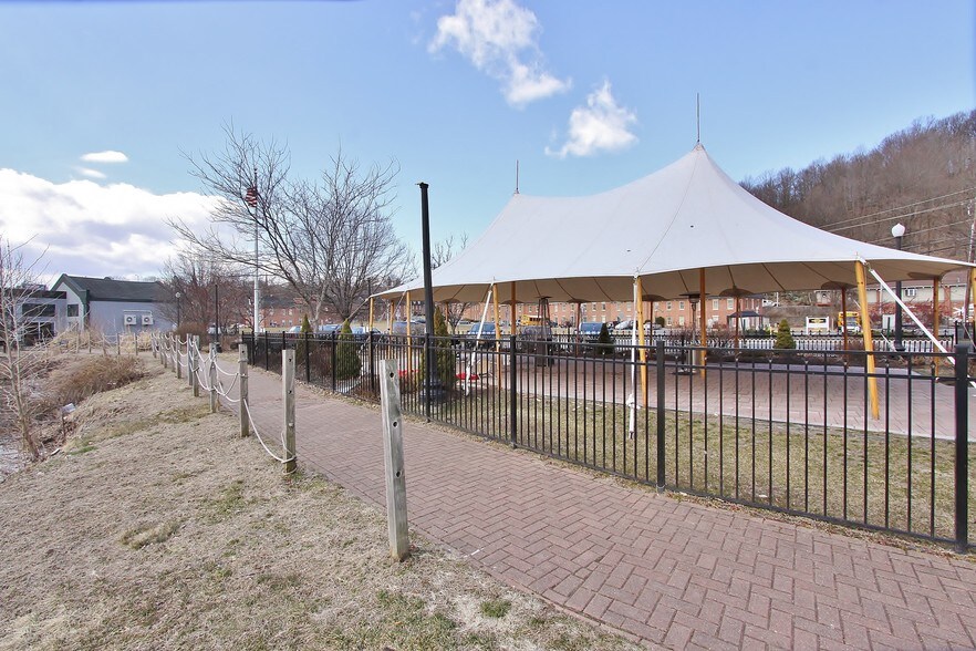 More Photos Of 88-110 Rondout Landing, Kingston Restaurant For Sale