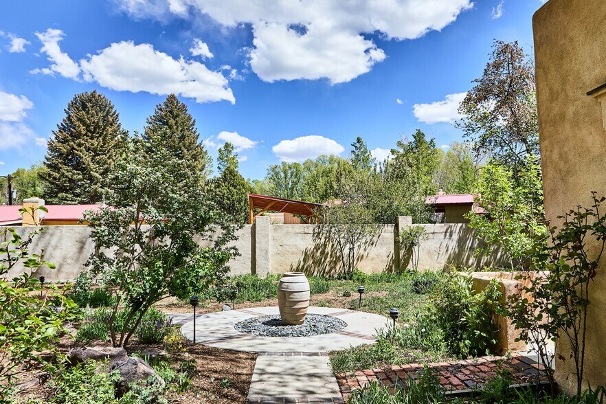 More Photos Of 405 Cordoba Ln, Taos Hotel For Sale