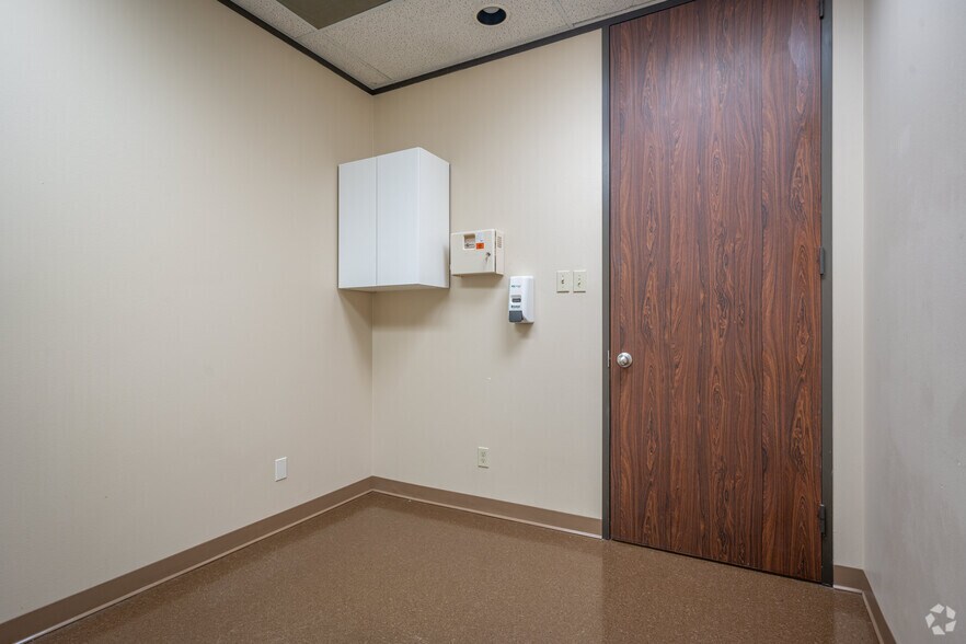 More Photos Of 17270 Red Oak Dr, Houston Medical For Sale