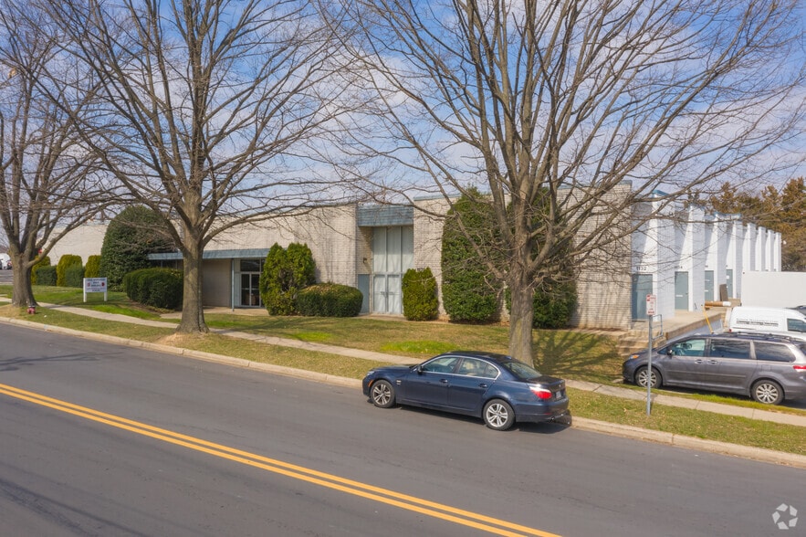 More Photos Of 1100-1146 Taft St, Rockville Warehouse For Lease