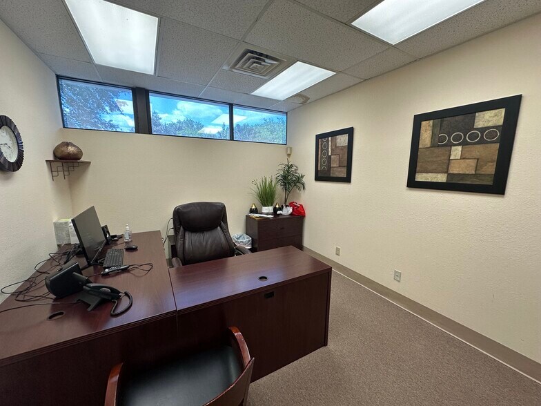 More Photos Of 3801 Bee Ridge Rd, Sarasota Storefront For Sale