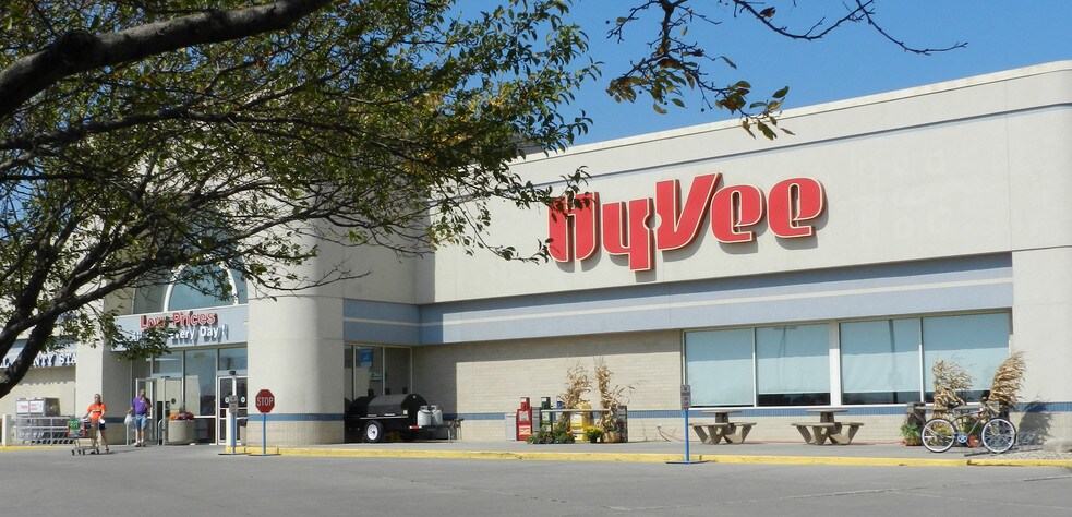 More Photos Of 801-905 Highway 30 E, Carroll Unknown For Lease