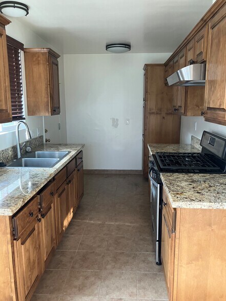 More Photos Of 271 W Ash Ave, Burbank Apartments For Sale