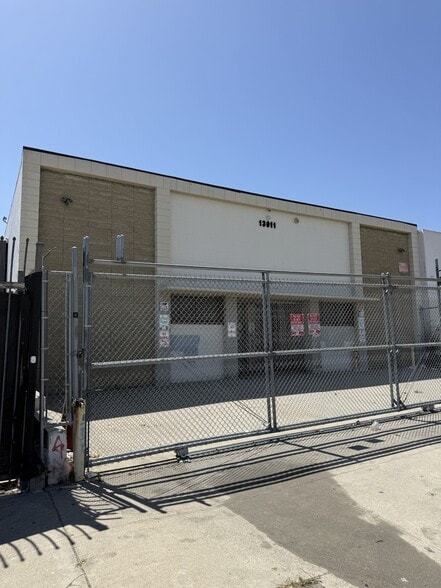 More Photos Of 13011 S Broadway, Los Angeles Service For Lease