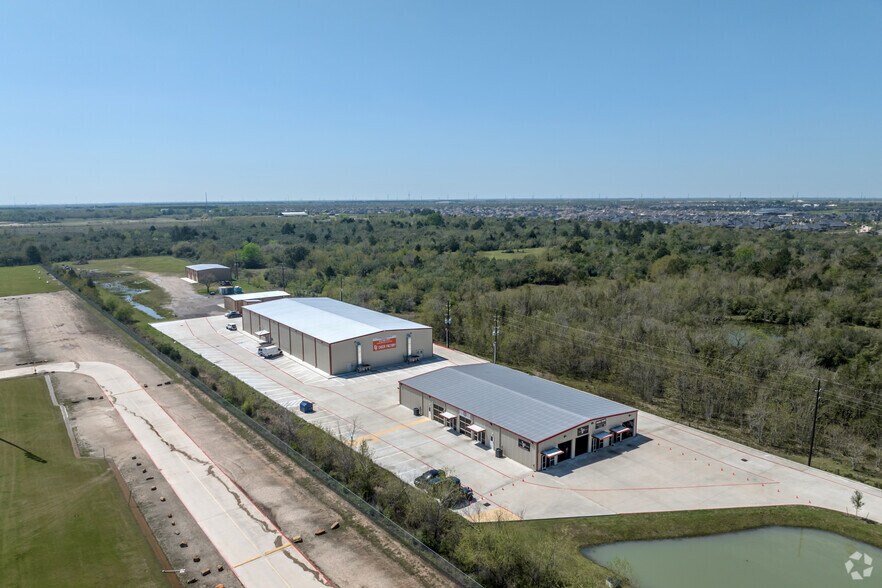 More Photos Of 22719 Schiel Rd, Cypress Warehouse For Lease
