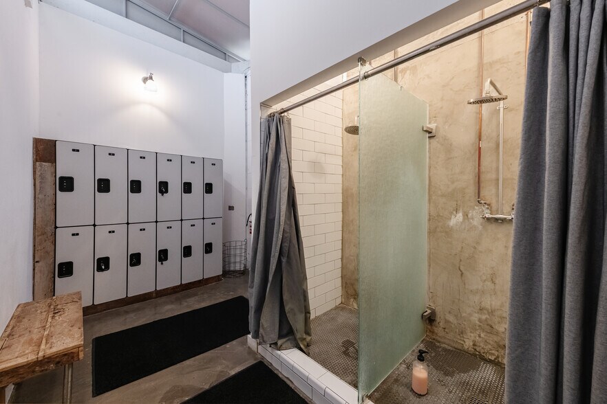 More Photos Of 3308 Highland Ave, Manhattan Beach Storefront Retail Office For Sale