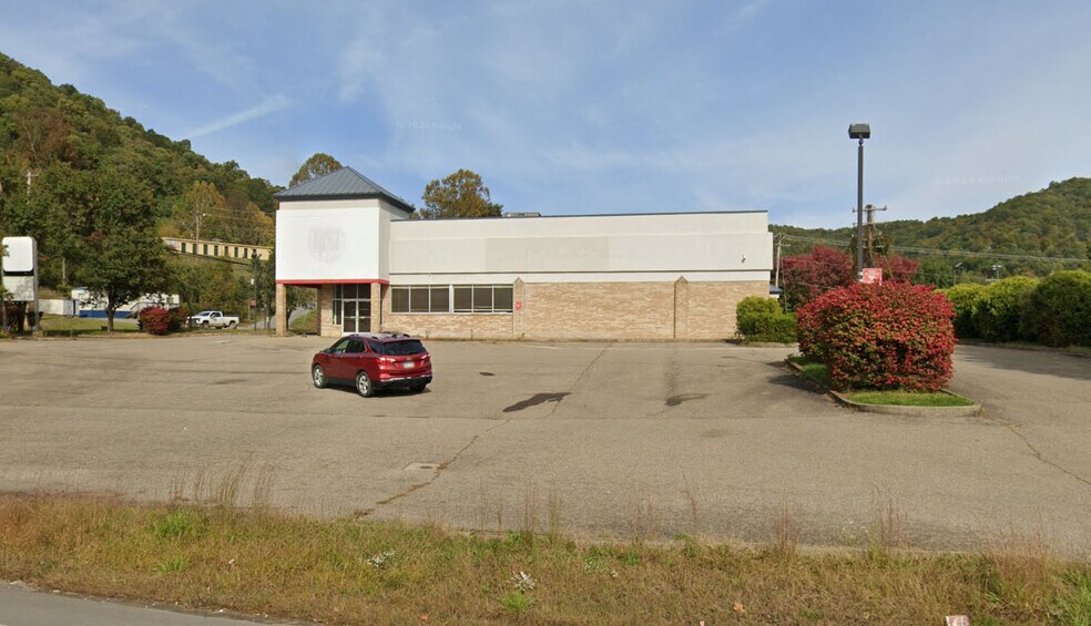 Primary Photo Of 902 N Lewis St, Glenville Drugstore For Lease