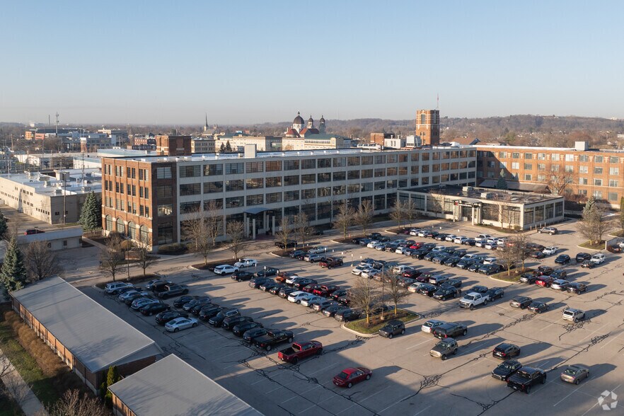 More Photos Of 801 Broadway Ave NW, Grand Rapids Office For Lease