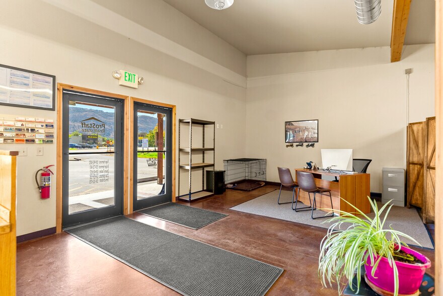 More Photos Of 911 19th Ave, Oroville Freestanding For Sale