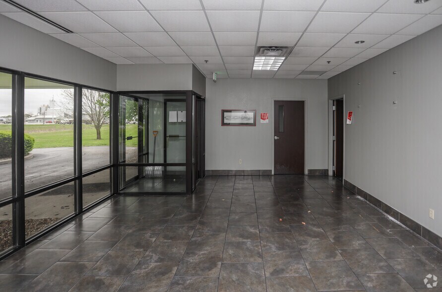 More Photos Of 1450 Commerce Pky, Franklin Manufacturing For Sale