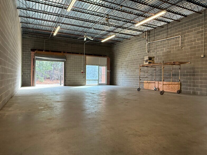 More Photos Of 150 Southmoore Ave, Aberdeen Warehouse For Lease