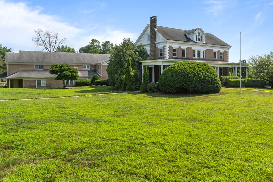 More Photos Of 745 Burnside Ave, East Hartford Schools For Sale