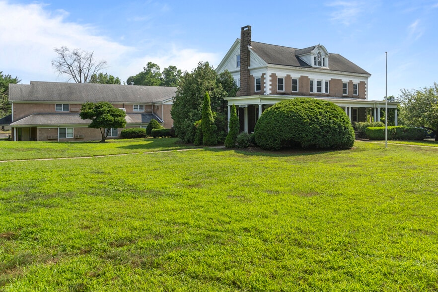 More Photos Of 745 Burnside Ave, East Hartford Schools For Sale