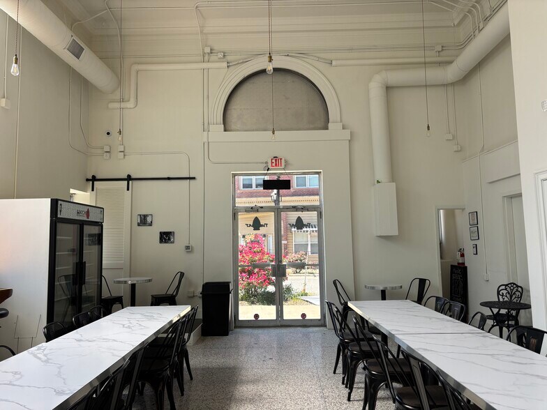 More Photos Of 100 N Raiford St, Selma Office For Lease
