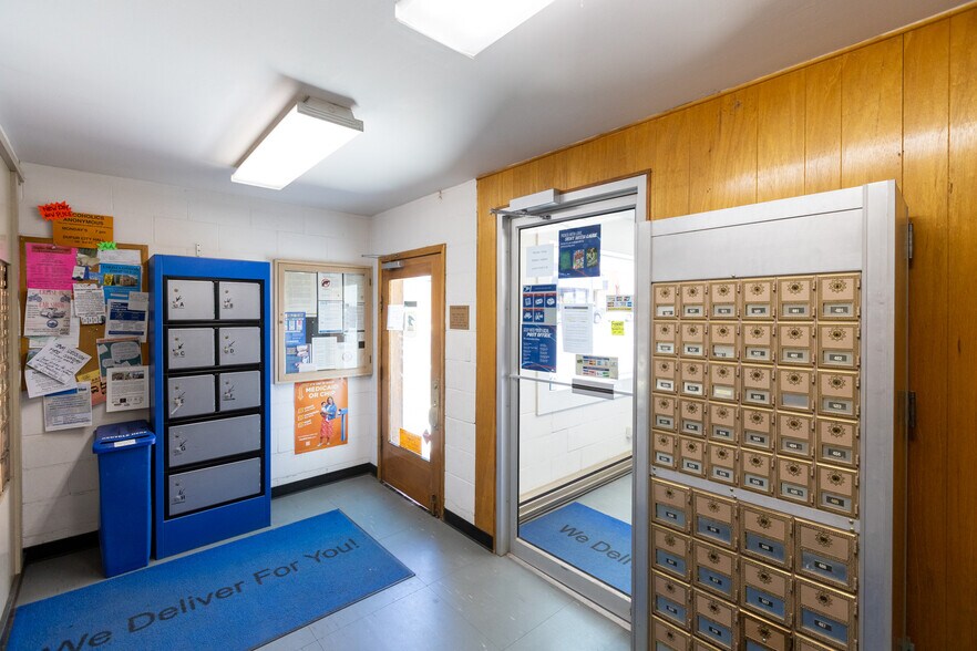 More Photos Of 96 N Main St, Dufur Post Office For Sale