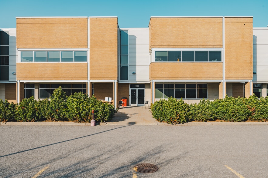 More Photos Of 5850-5880 Rue Maurice-Cullen, Laval Distribution For Lease