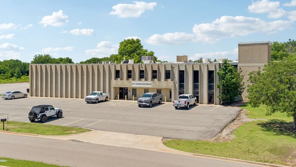 Primary Photo Of 601 N Hamilton Dr, Noble Warehouse For Lease