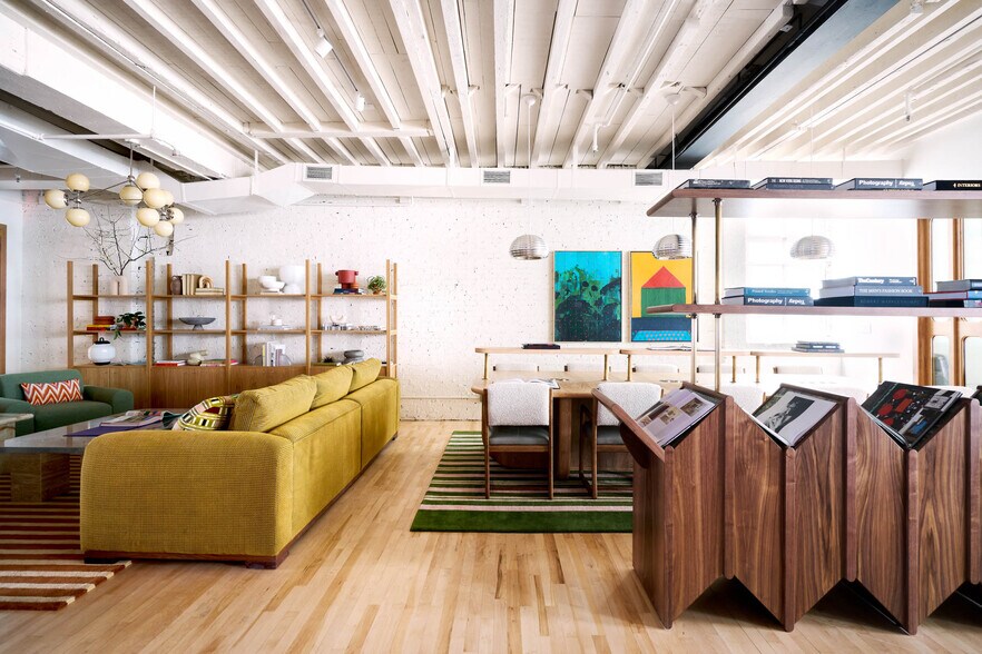 More Photos Of 134 Charles St, New York Office For Sale