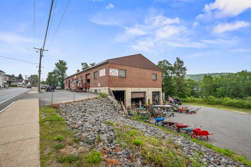 More Photos Of 46 Wight St, Berlin Warehouse For Sale