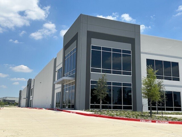More Photos Of 8101 Corporate Way, Frisco Showroom For Lease