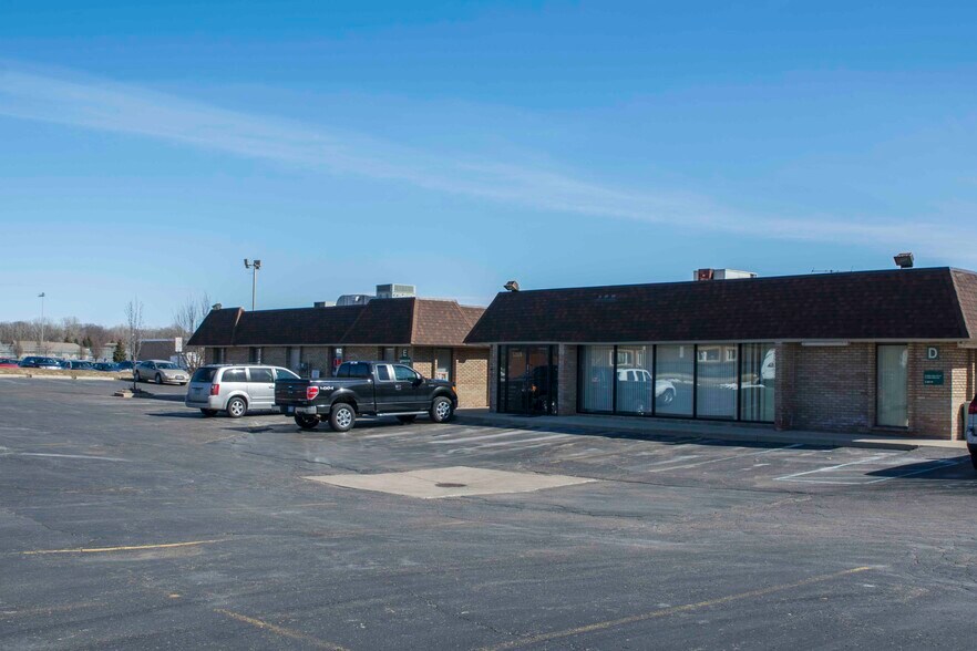 More Photos Of 32910 W 13 Mile Rd, Farmington Hills Medical For Sale
