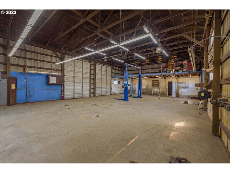 More Photos Of 1515 Newmark Ave, Coos Bay Auto Dealership For Sale